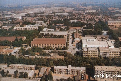 推土机总厂本部厂区。山东推土机总厂建立时，固定资产原值为2569万元，占地面积为517538平方米，建筑面积为170861平方米。