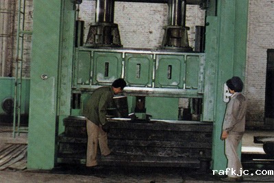 YJ3-630吨万能油压机