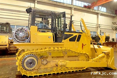 世界上第一台燃气型履带式推土机——SD20-5（LNG）在研究总院新产品试制中心下线。SD20-5（LNG）履带式推土机是公司顺应行业发展趋势开发的一款节能、环保产品，整机采用天然气专用发动机，燃烧后无积炭，满足stageIIIA排放，寿命更长，维修频率更低。