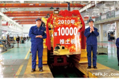 推土机年产过万台